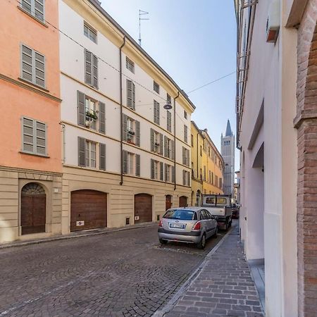 Parrot House - Casa In Centro A Parma Apartment ภายนอก รูปภาพ