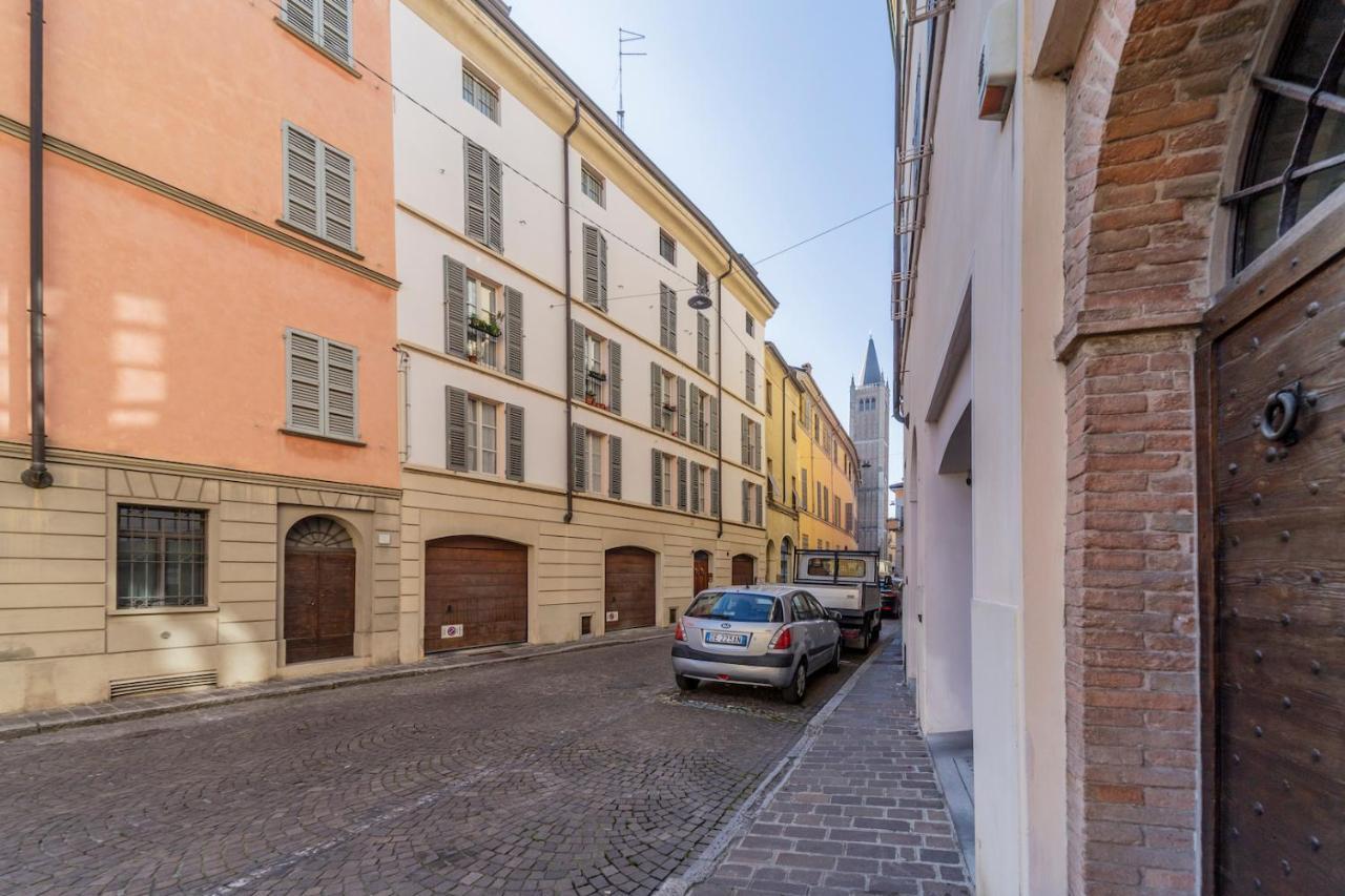 Parrot House - Casa In Centro A Parma Apartment ภายนอก รูปภาพ