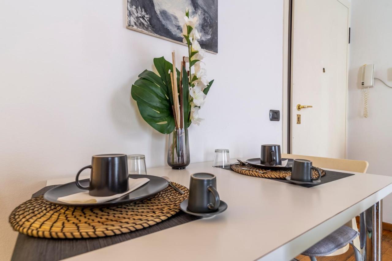 Parrot House - Casa In Centro A Parma Apartment ภายนอก รูปภาพ